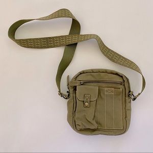 Crossbody purse, olive green color. Super cute bag, NWOT. 7”x8”x2.5”.